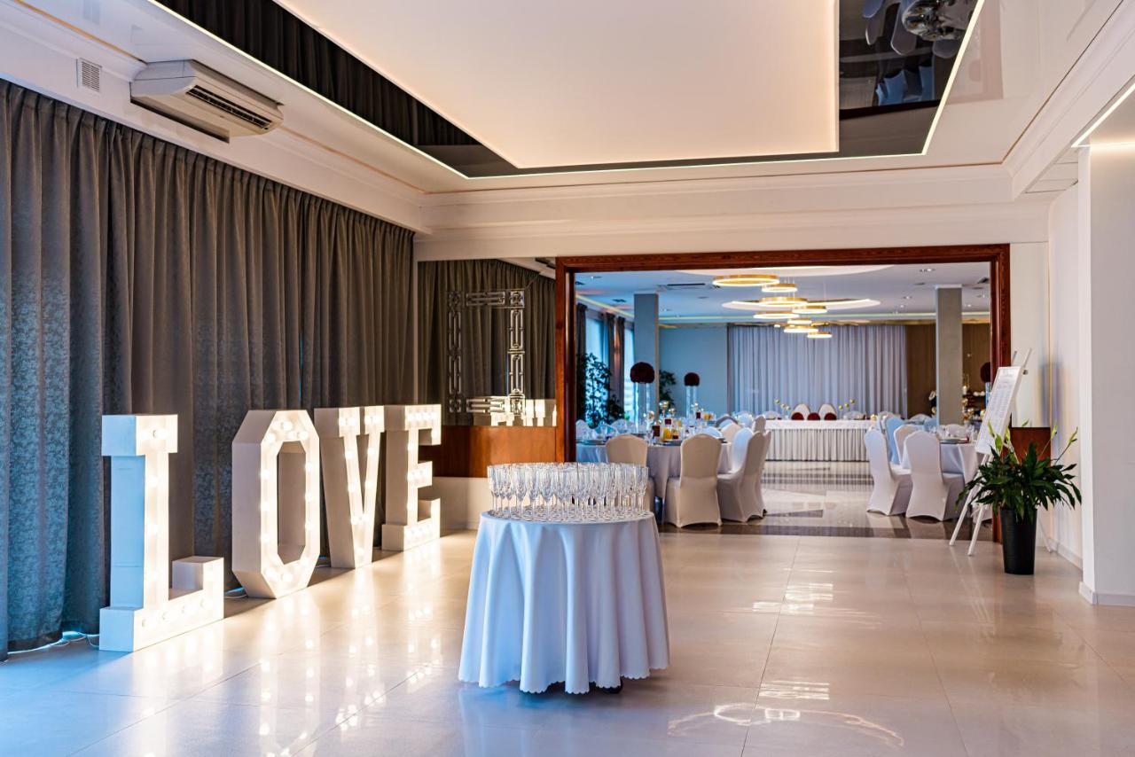 Glamour - Restaurant & Spa Przeźmierowo Eksteriør billede