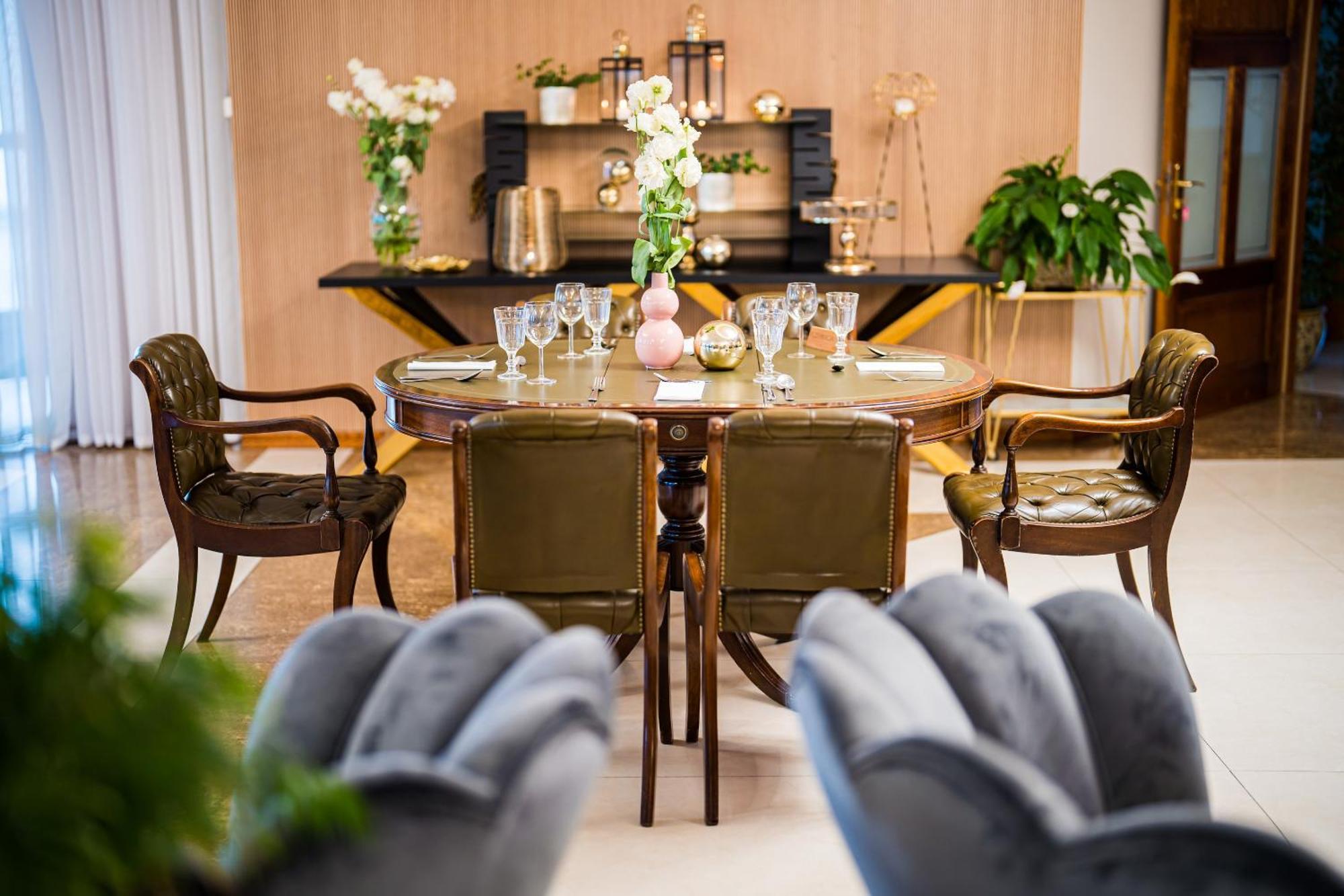 Glamour - Restaurant & Spa Przeźmierowo Eksteriør billede